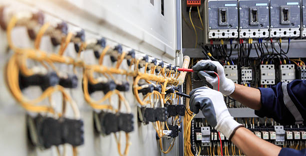 Professional Electrician technician working in Venetian Village, IL